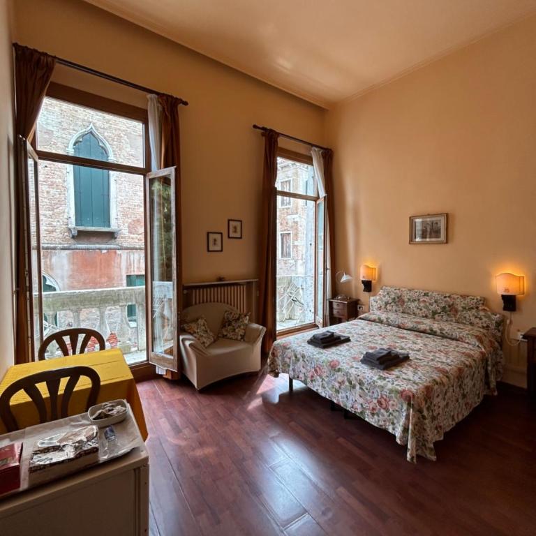Bed and Breakfast Querini San Marco - Camera Matrimoniale Deluxe con Balcone - 3