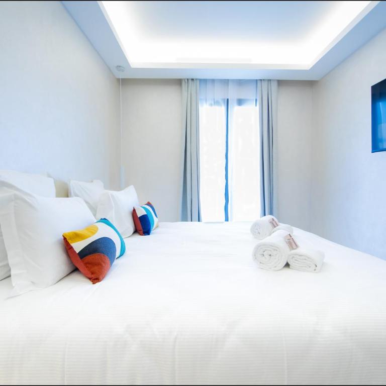 Hôtel Particulier Marceau - Central Cannes - New - Walk to La Croisette - ALPHA - Three-Bedroom Suite with balcony - 10