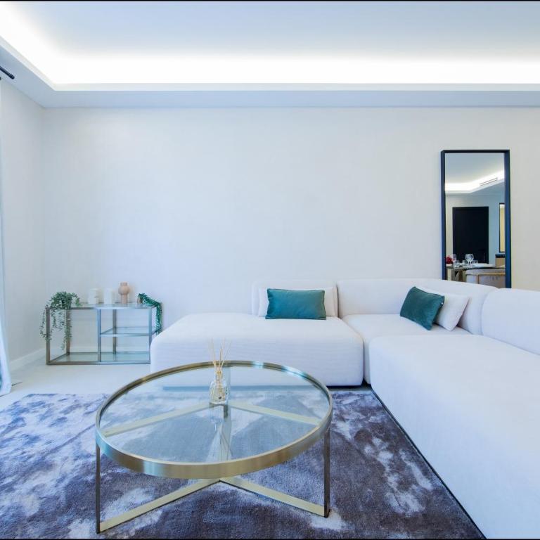 Hôtel Particulier Marceau - Central Cannes - New - Walk to La Croisette - ALPHA - Three-Bedroom Suite with balcony - 8