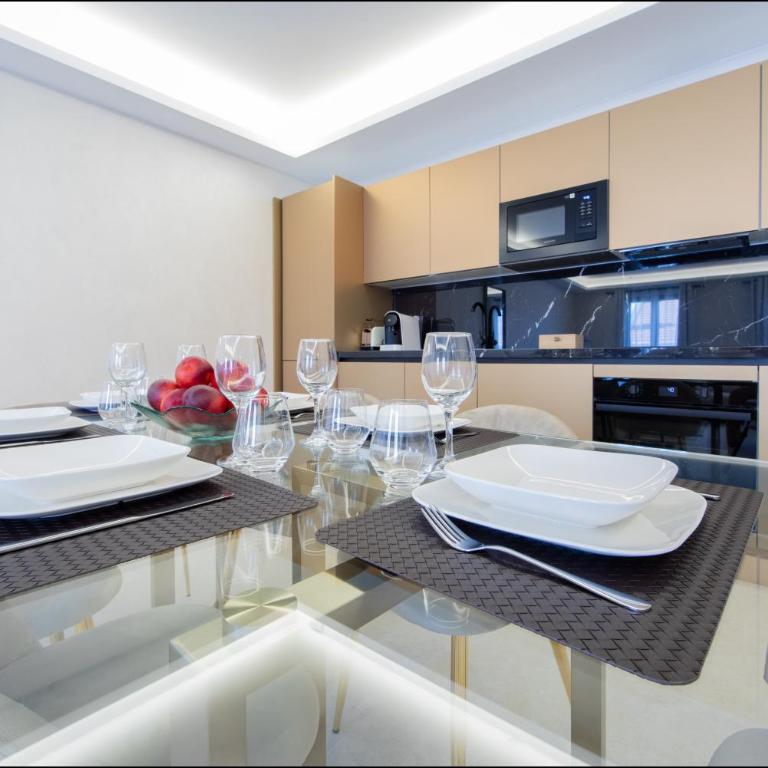 Hôtel Particulier Marceau - Central Cannes - New - Walk to La Croisette - ALPHA - Three-Bedroom Suite with balcony - 12