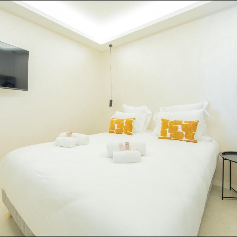 Hôtel Particulier Marceau - Central Cannes - New - Walk to La Croisette - ALPHA - Three-Bedroom Suite with balcony - 15