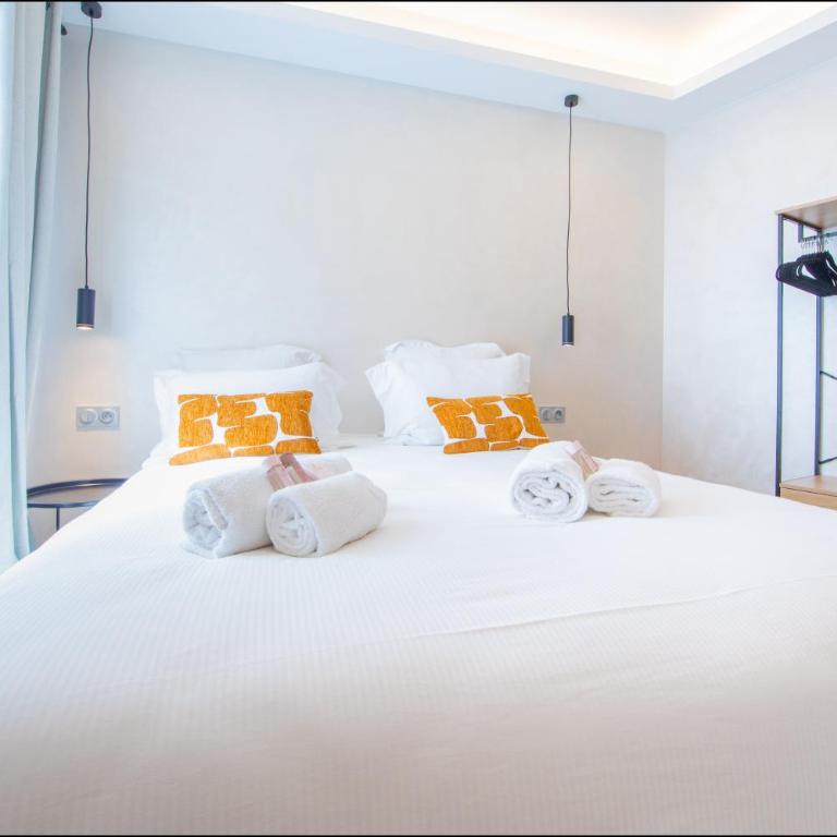 Hôtel Particulier Marceau - Central Cannes - New - Walk to La Croisette - ALPHA - Three-Bedroom Suite with balcony - 17