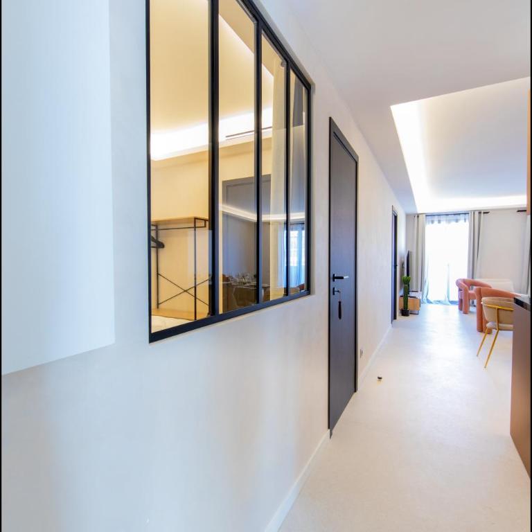 Hôtel Particulier Marceau - Central Cannes - New - Walk to La Croisette - ALPHA - Three-Bedroom Suite with balcony - 20