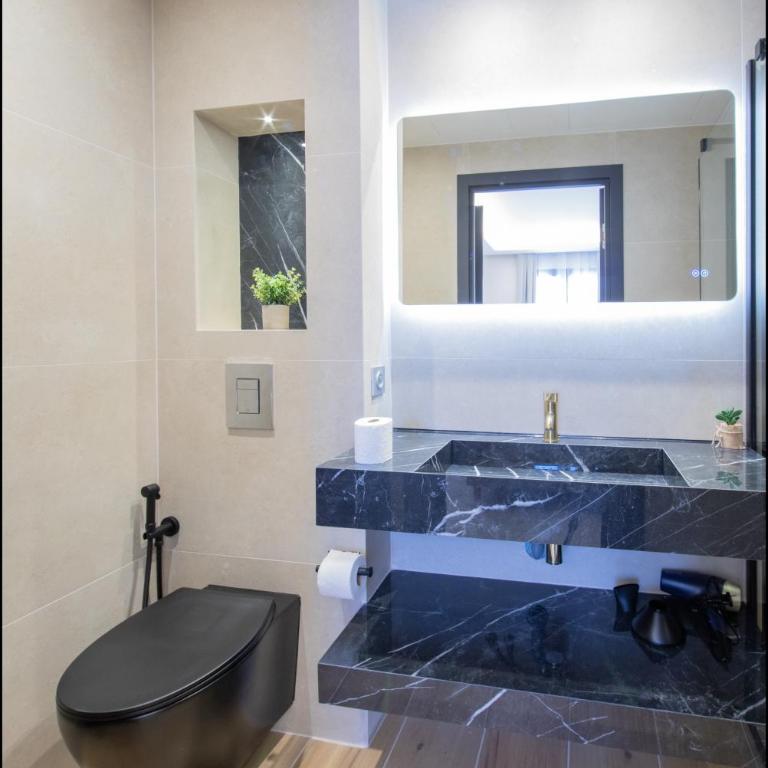 Hôtel Particulier Marceau - Central Cannes - New - Walk to La Croisette - ALPHA - Three-Bedroom Suite with balcony - 14