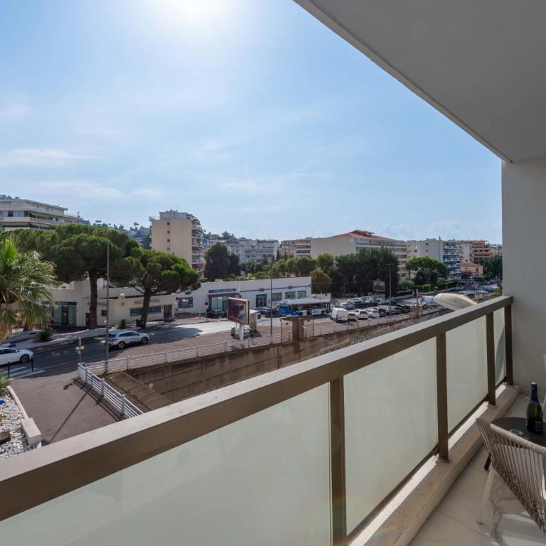 Central 1-Br with Balcony Rue dAntibes Cannes - Apartment - 2