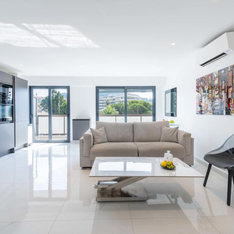 Central 1-Br with Balcony Rue dAntibes Cannes - Apartment - 1