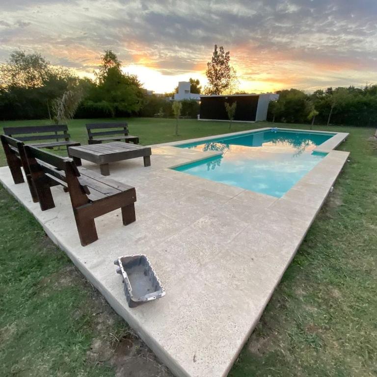 Quinta con pileta y cancha de FB - Casa con 1 dormitorio - 3