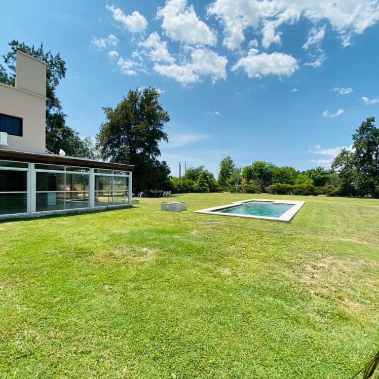 Quinta con pileta y cancha de FB - Casa con 1 dormitorio - 1