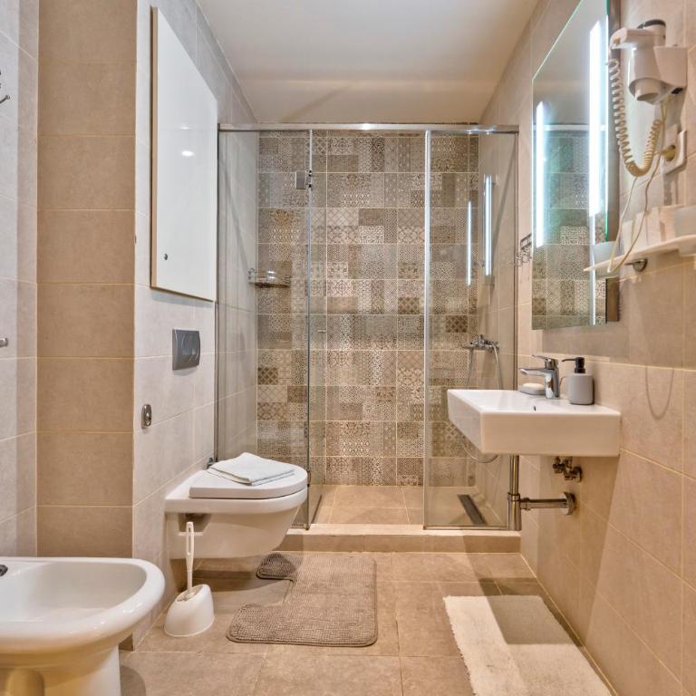 Kalman Dunja - One-Bedroom Apartment - 3