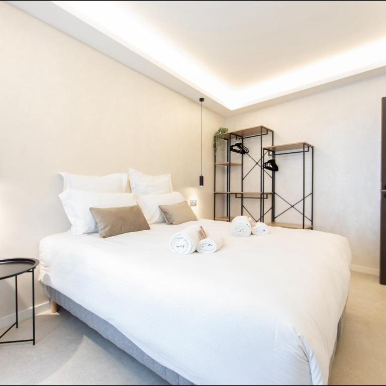 Hôtel Particulier Marceau - Central Cannes - New - Walk to La Croisette - DELTA - Four-Bedroom Suite with balcony - 10