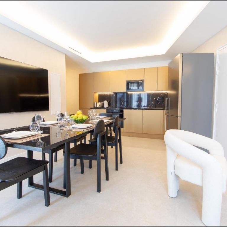 Hôtel Particulier Marceau - Central Cannes - New - Walk to La Croisette - DELTA - Four-Bedroom Suite with balcony - 3