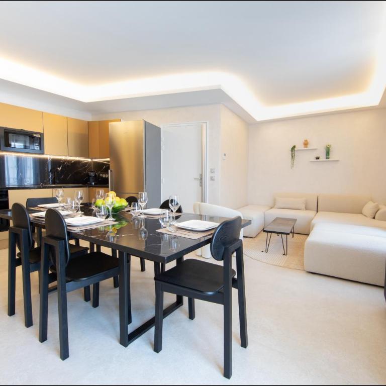 Hôtel Particulier Marceau - Central Cannes - New - Walk to La Croisette - DELTA - Four-Bedroom Suite with balcony - 12