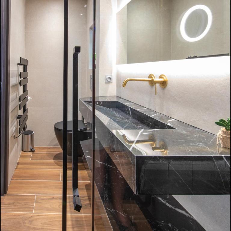 Hôtel Particulier Marceau - Central Cannes - New - Walk to La Croisette - DELTA - Four-Bedroom Suite with balcony - 20