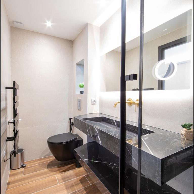 Hôtel Particulier Marceau - Central Cannes - New - Walk to La Croisette - DELTA - Four-Bedroom Suite with balcony - 17