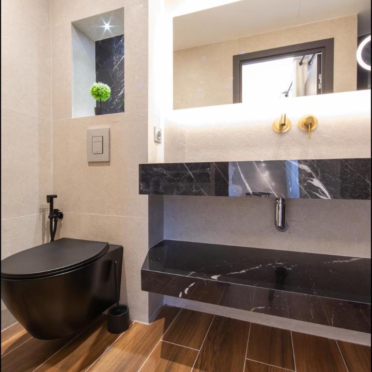 Hôtel Particulier Marceau - Central Cannes - New - Walk to La Croisette - DELTA - Four-Bedroom Suite with balcony - 26