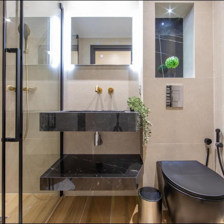 Hôtel Particulier Marceau - Central Cannes - New - Walk to La Croisette - DELTA - Four-Bedroom Suite with balcony - 23