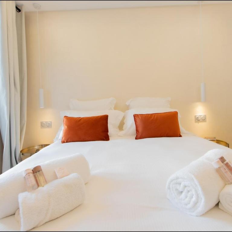 Hôtel Particulier Marceau - Central Cannes - New - Walk to La Croisette - EPSILON -Three-Bedroom Suite with balcony - 9