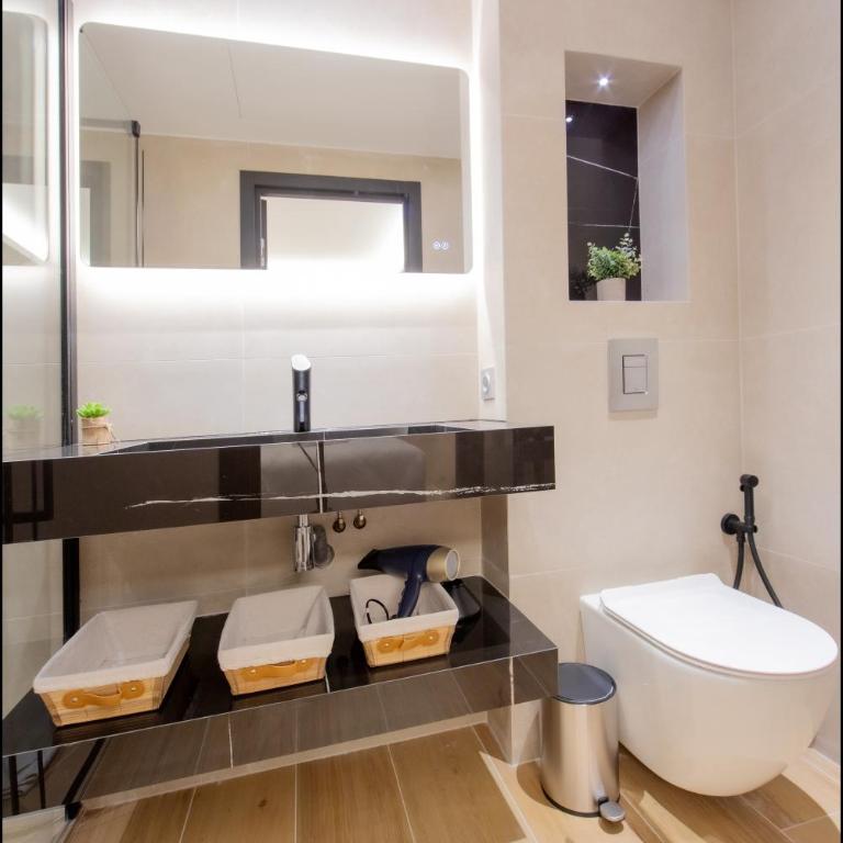 Hôtel Particulier Marceau - Central Cannes - New - Walk to La Croisette - EPSILON -Three-Bedroom Suite with balcony - 14