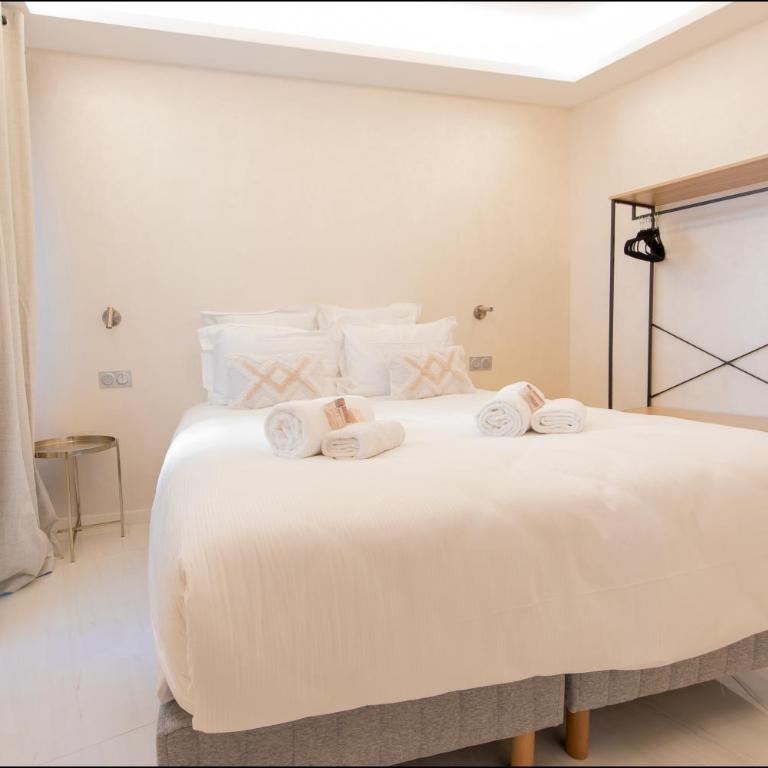 Hôtel Particulier Marceau - Central Cannes - New - Walk to La Croisette - NAOS - Three-Bedroom Suite with balcony - 13