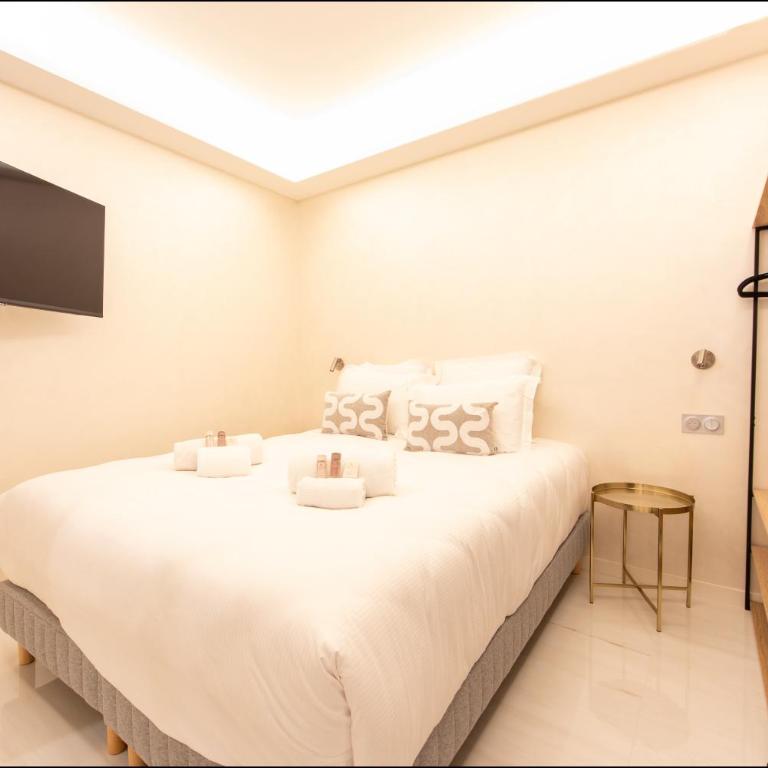 Hôtel Particulier Marceau - Central Cannes - New - Walk to La Croisette - NAOS - Three-Bedroom Suite with balcony - 9