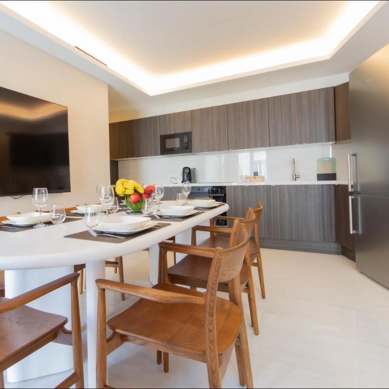 Hôtel Particulier Marceau - Central Cannes - New - Walk to La Croisette - OMEGA - Four-Bedroom Suite with balcony - 4