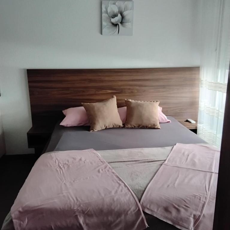 Apartmani Sutomore Tri Palme - Standardna Dvokrevetna Soba sa Bračnim Krevetom - 9