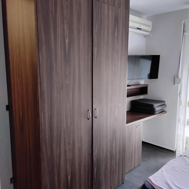 Apartmani Sutomore Tri Palme - Trokrevetna Soba sa Balkonom - 13