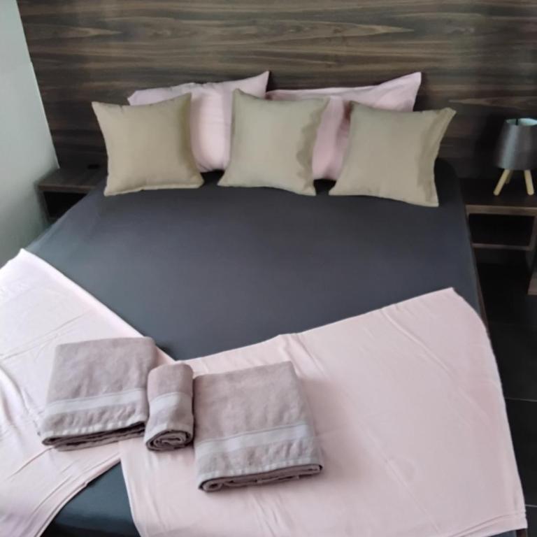 Apartmani Sutomore Tri Palme - Trokrevetna Soba sa Balkonom - 2