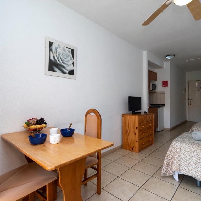 Lovely Studio Apartment Communal Heated Pool - Apartamento Estudio con balcón - 7