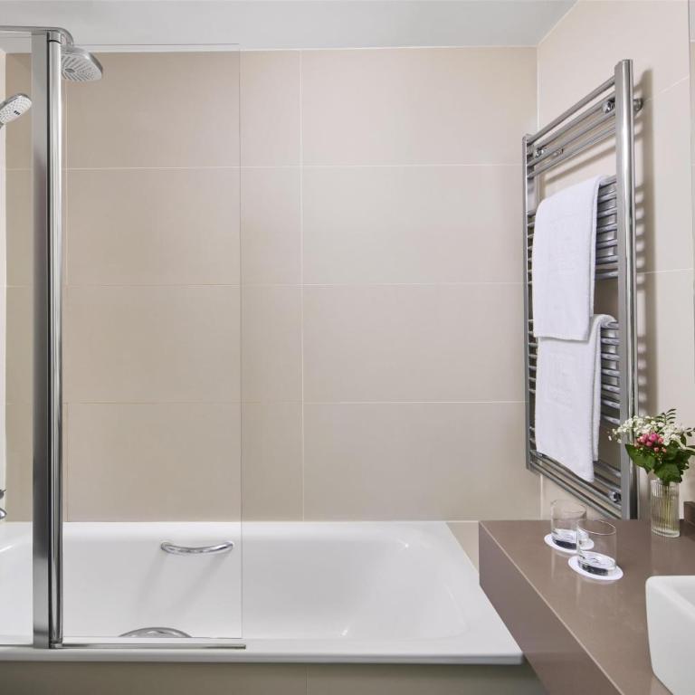 NH Madrid Atocha - Standard Double or Twin Room - 3
