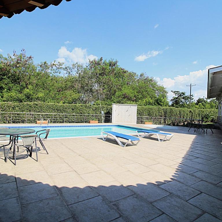 Casa Campestre con piscina privada a 8 minutos de Ukumari - Villa with Private Pool - 88