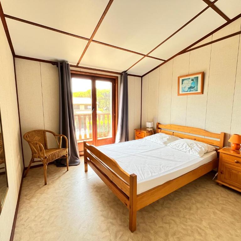 Domaine de vacances à 600m de la plage, villa climatisée 3 chambres 7 couchages WIFI animations piscines en suppléments LRTAMJ36 - Maison 4 Chambres - 5