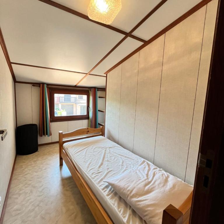 Domaine de vacances à 600m de la plage, villa climatisée 3 chambres 7 couchages WIFI animations piscines en suppléments LRTAMJ36 - Maison 4 Chambres - 9