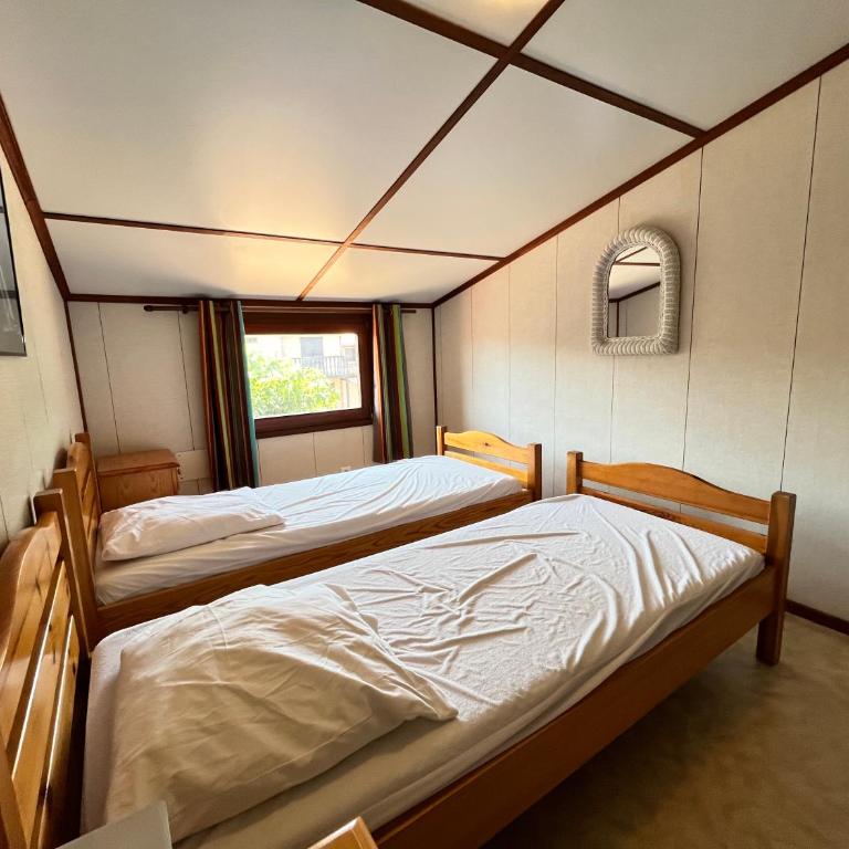 Domaine de vacances à 600m de la plage, villa climatisée 3 chambres 7 couchages WIFI animations piscines en suppléments LRTAMJ36 - Maison 4 Chambres - 8
