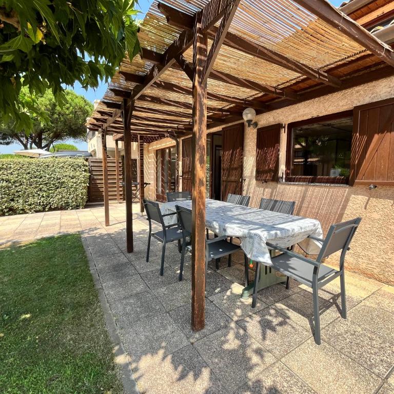 Domaine de vacances à 600m de la plage, villa climatisée 3 chambres 7 couchages WIFI animations piscines en suppléments LRTAMJ36 - Maison 4 Chambres - 20