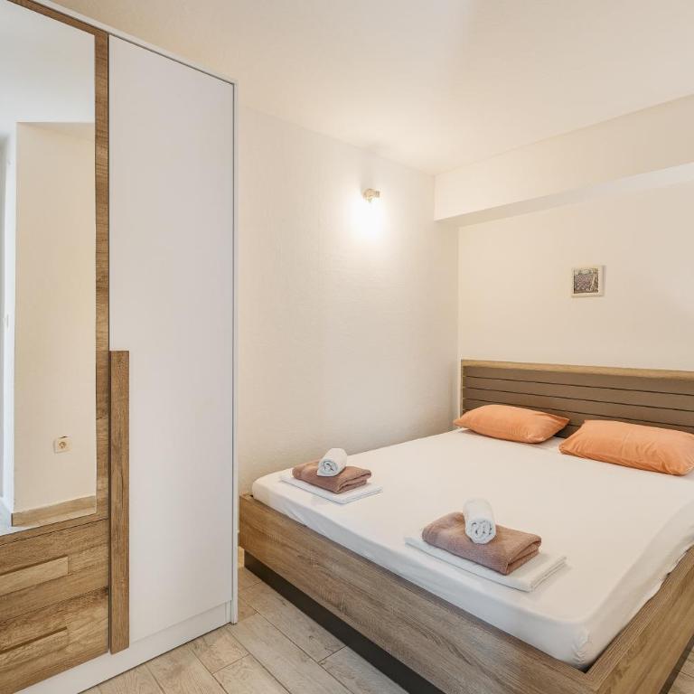 Green Garden Apartments - Apartment with Garden View - 9