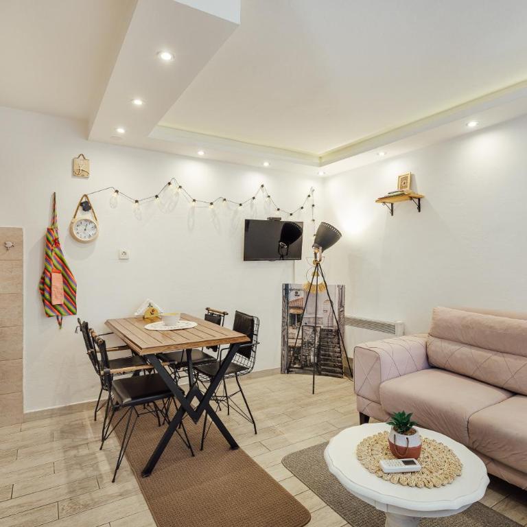Green Garden Apartments - Apartment with Garden View - 6