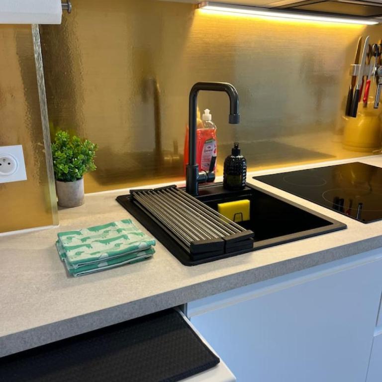 New Large Studio - Monaco Border - Sea View - Lift - Parking included - Deluxe Double Room with Balcony and Sea View - 9