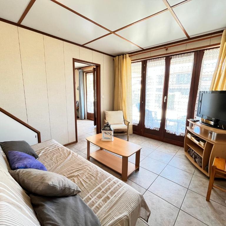 Domaine de vacances TAMARIS, à 600m de la plage, villa 3 chambres et séjour clic clac, wifi, cuisine climatisée, 7 couchages animations et piscines en supplément - LRTAMS10 - Maison 4 Chambres - 8