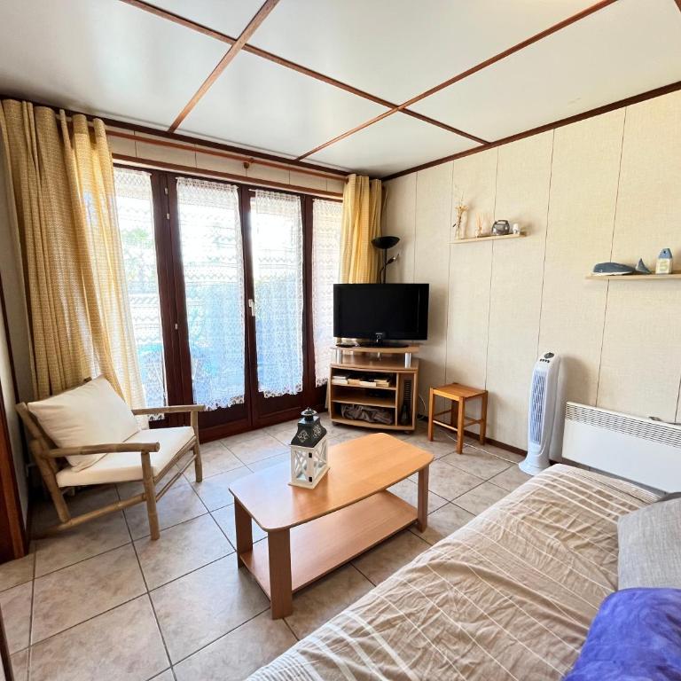 Domaine de vacances TAMARIS, à 600m de la plage, villa 3 chambres et séjour clic clac, wifi, cuisine climatisée, 7 couchages animations et piscines en supplément - LRTAMS10 - Maison 4 Chambres - 7
