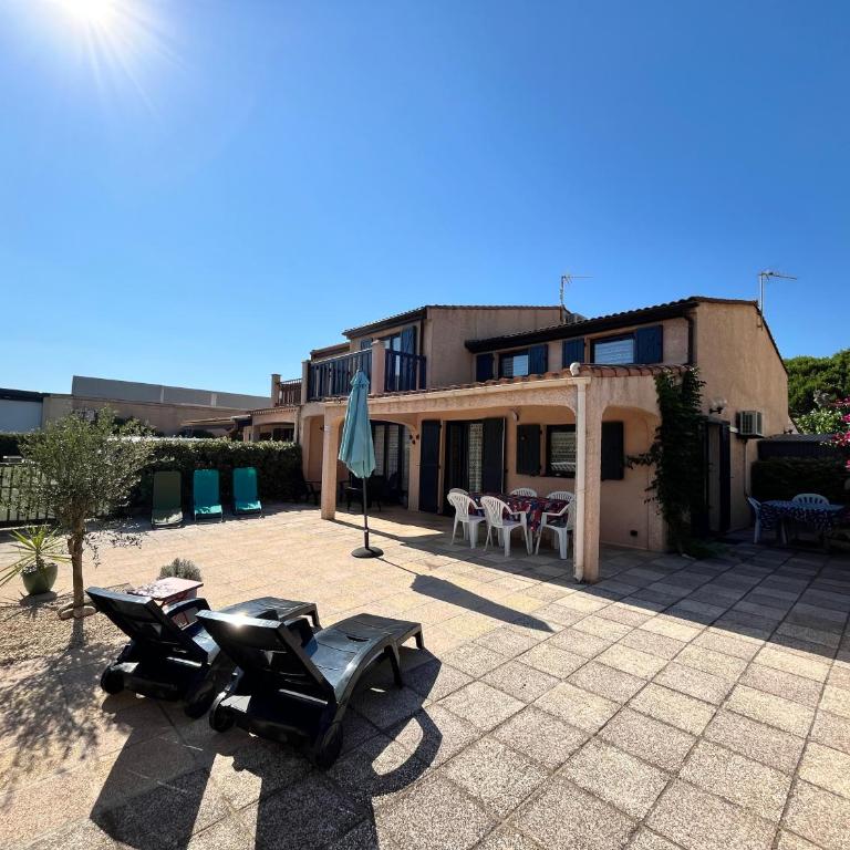 Domaine de vacances TAMARIS, à 600m de la plage, villa 3 chambres et séjour clic clac, wifi, cuisine climatisée, 7 couchages animations et piscines en supplément - LRTAMS10 - Maison 4 Chambres - 4