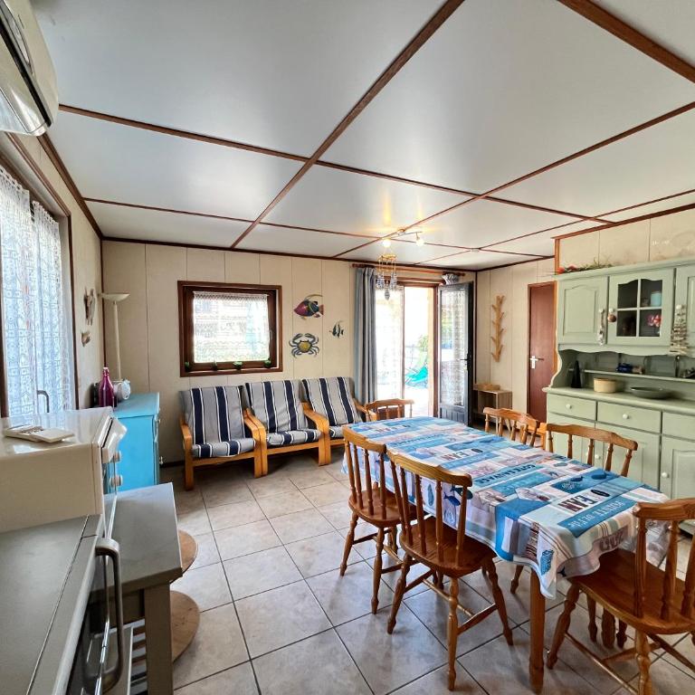 Domaine de vacances TAMARIS, à 600m de la plage, villa 3 chambres et séjour clic clac, wifi, cuisine climatisée, 7 couchages animations et piscines en supplément - LRTAMS10 - Maison 4 Chambres - 5