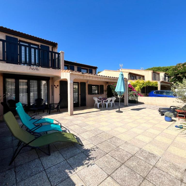 Domaine de vacances TAMARIS, à 600m de la plage, villa 3 chambres et séjour clic clac, wifi, cuisine climatisée, 7 couchages animations et piscines en supplément - LRTAMS10 - Maison 4 Chambres - 1