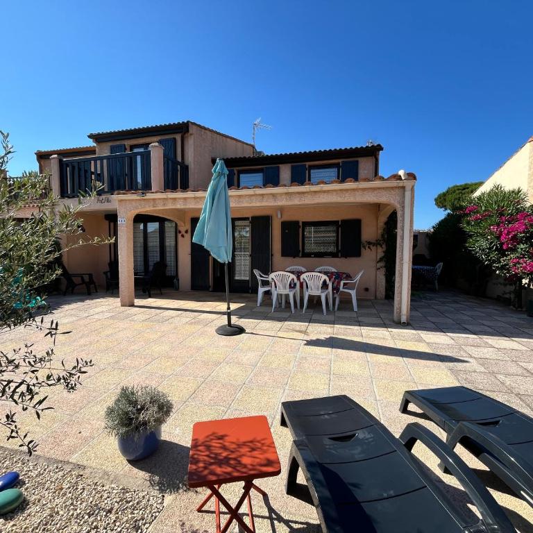 Domaine de vacances TAMARIS, à 600m de la plage, villa 3 chambres et séjour clic clac, wifi, cuisine climatisée, 7 couchages animations et piscines en supplément - LRTAMS10 - Maison 4 Chambres - 2
