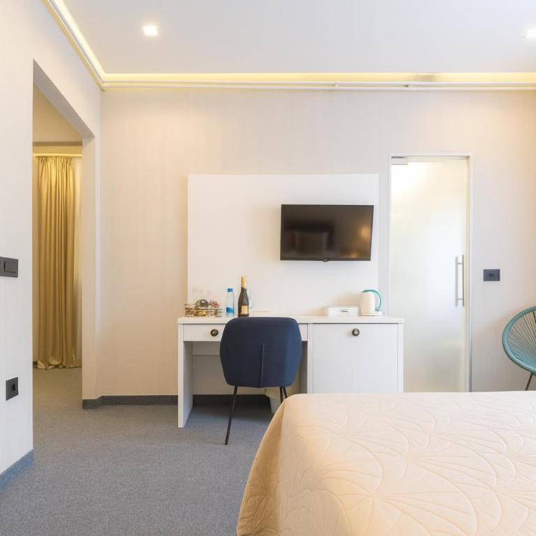 Central Belgrade Apartments - Deluxe Apartment - 3