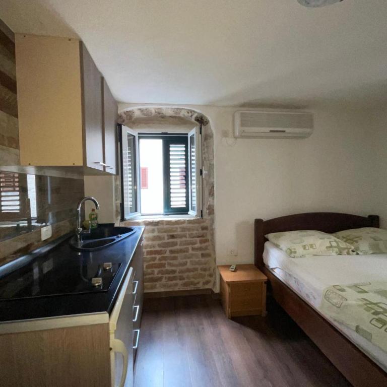 sar 5 - One-Bedroom Apartment - 1
