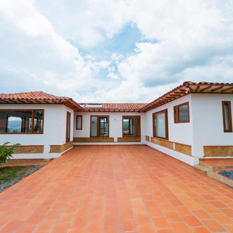 CasaBlanca1 - Three-Bedroom House - 18