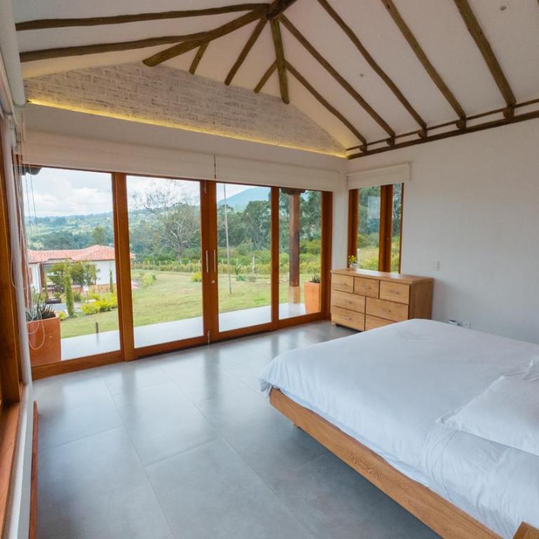 CasaBlanca1 - Three-Bedroom House - 19