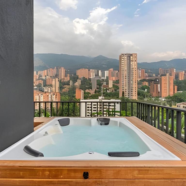 Morph 1602 - Luxury escape in Poblado/Jacuzzi/AC - Apartment - 16