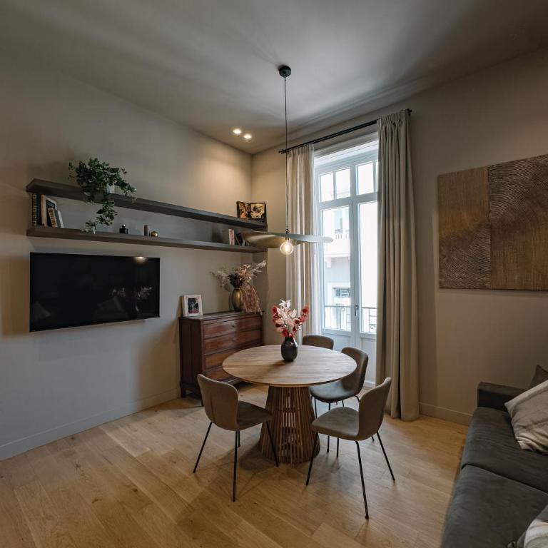 Floris & Silva Apartments - Appartamento Deluxe con 2 Camere da Letto e Balcone - 1